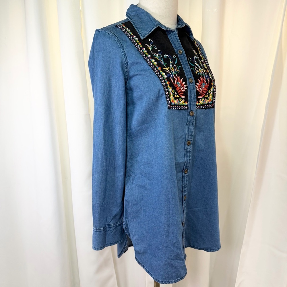 NWT HOLDING HORSES Chambray Denim Button Down Shirt w/ Floral Embroidery Size 0 - Picture 12 of 14